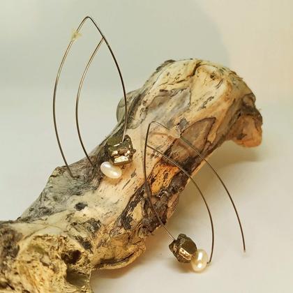 Ohrpendel mit Zuchtperle / Pyrith