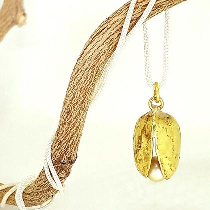 Pistazienanhänger aus Bronze mit weißer Zuchtperle - Image 4