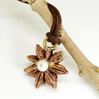 Anhänger Sternanis aus Rotbronze mit Perle