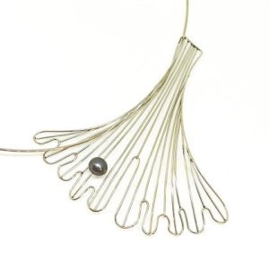 Anhänger Ginkoblatt aus Edelstahl mit grauer Perle