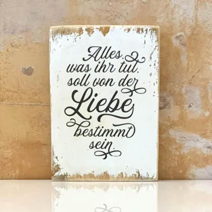 Holzschild "Tu alles mit Liebe"