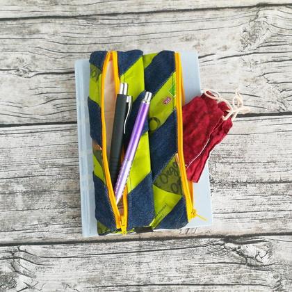 Doppel-Pennal Jeans-Kaffee grün