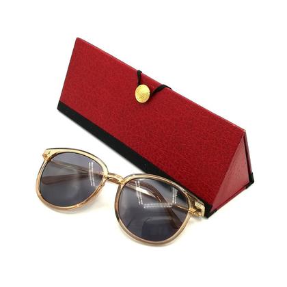 Dreieckiges Brillenetui aus Reader's Digest - rot