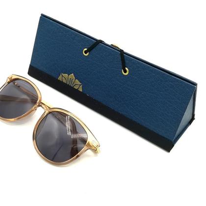 Dreieckiges Brillenetui aus Reader's Digest - petrol