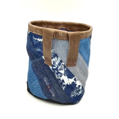 Chalkbag Jeans-Upcycling mit blauem Patchworkstreifen - Image 2
