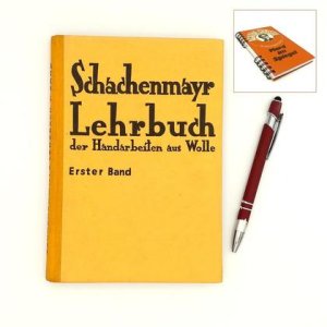 Notizbuch aus altem Lehrbuch „Handarbeiten aus Wolle“