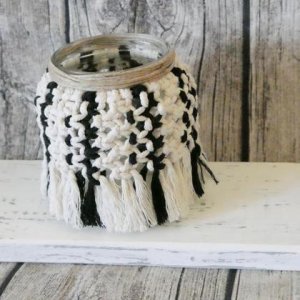 Makramee Teelichtglas „weiß mit etwas schwarz“