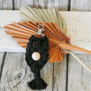 Makramee Schlüsselanhänger „schwarz mir Perle“