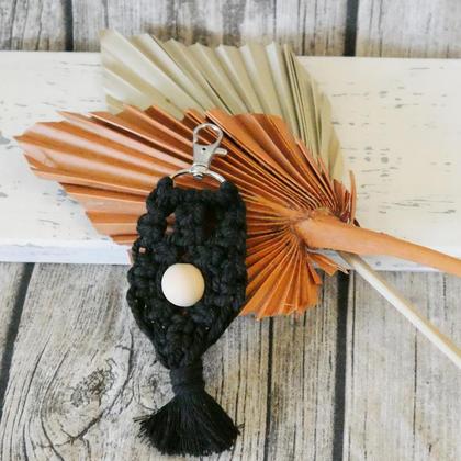 Makramee Schlüsselanhänger "schwarz mir Perle"