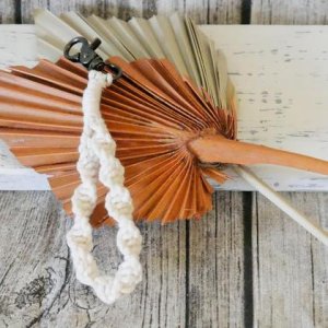 Makramee Schlüsselanhänger „weiss Schlaufe 1“