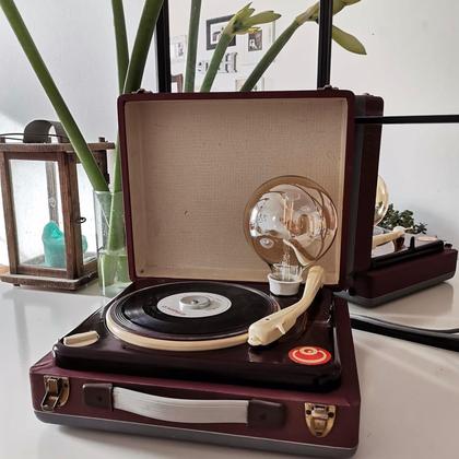 Tisch / Nachttischlampe "Plattenspieler"