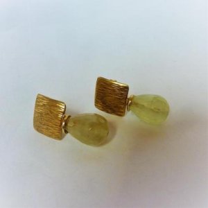 Ohrstecker mit Prehnit grünlich Tropfenform