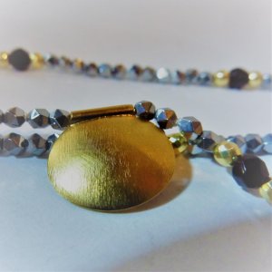 Granat – Zarte Kette mit eingearbeitetem Amulett