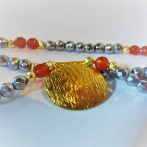 Karneol -Zarte Kette mit eingearbeitetem Amulett