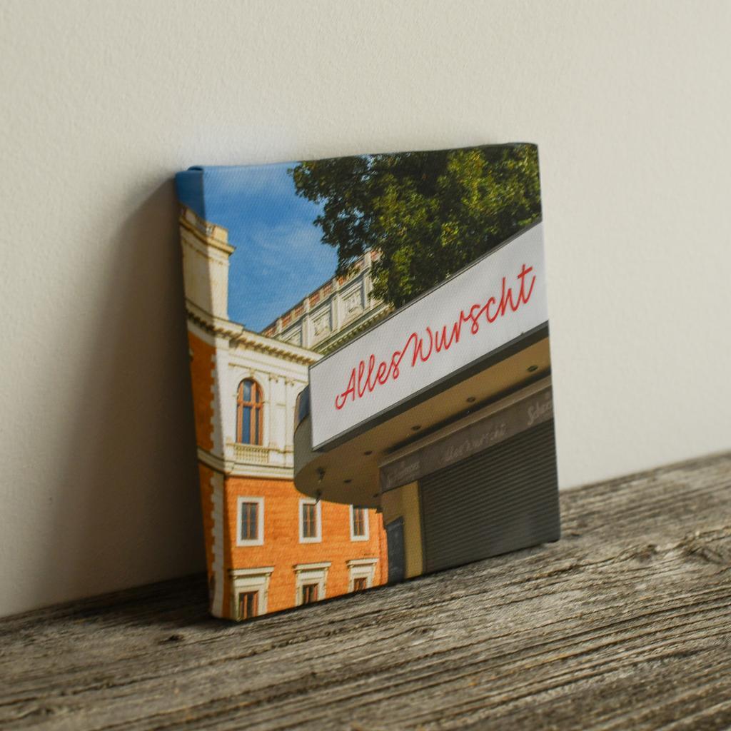 Foto auf Leinwand: Würstelstand "Alles Wurscht"