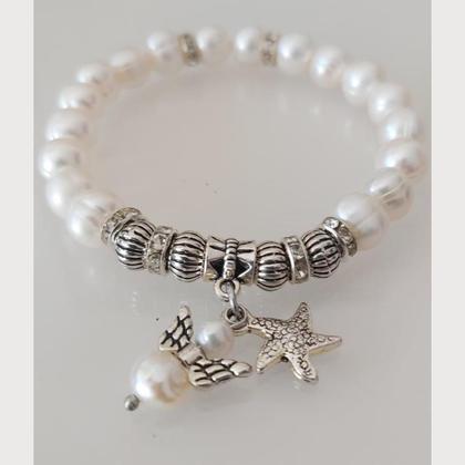 Armband aus Süsswasserperlen - mit kleinem Engel und Seestern - Image 2