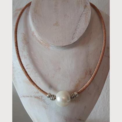 Halskette aus Kork - mit großer Perle