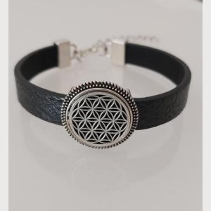 Armband aus Leder – schwarz – mit Blume des Lebens