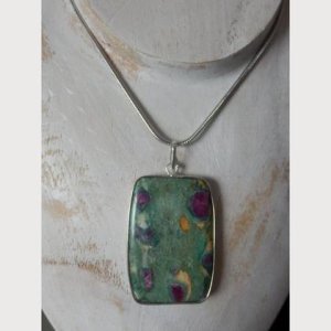 Halskette Edelstahl – mit Rubin-Zoisit Anhänger