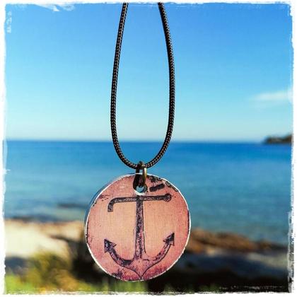 Halskette mit handbedrucktem Betonanhänger und Ankermotiv