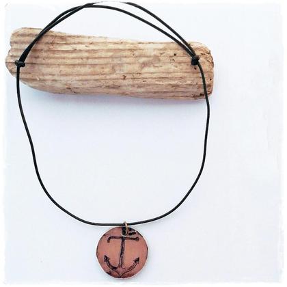 Halskette mit handbedrucktem Betonanhänger und Ankermotiv - Image 4