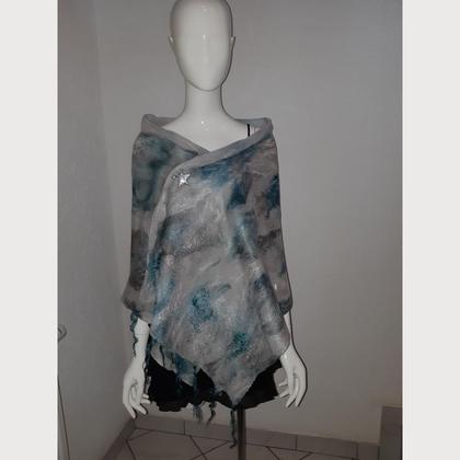 Feiner Nunoschal ca. 190 x 53cm Groß.