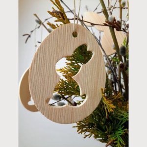 Osterhase im Ei ausgeschnitten Zirbenholz, 8 Stück im Set