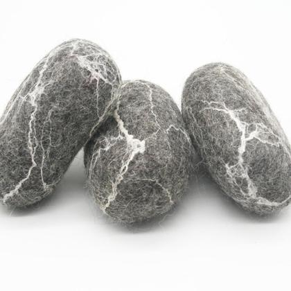 Dreierpack Seife mit Filzmantel in Steinoptik handgefilzt