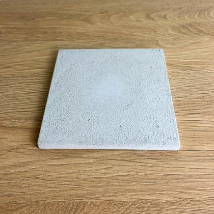 Quadratischer Untersetzer aus grauem Beton - Image 2