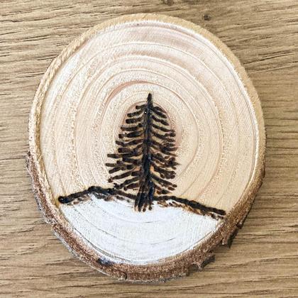 Winterlich verzierte Astscheibe - 1 Baum