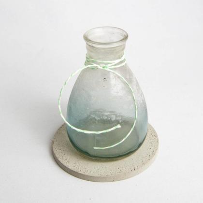 Runder Untersetzer aus grauem Beton - Image 3