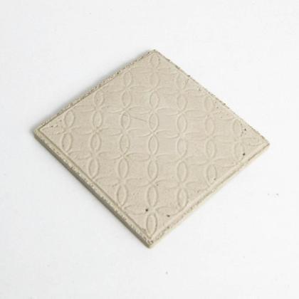 Quadratischer Untersetzer aus grauem Beton mit Muster - Image 2