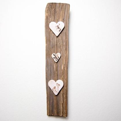 Kleines Altholz-Keramik-Bild mit 3 Herzen