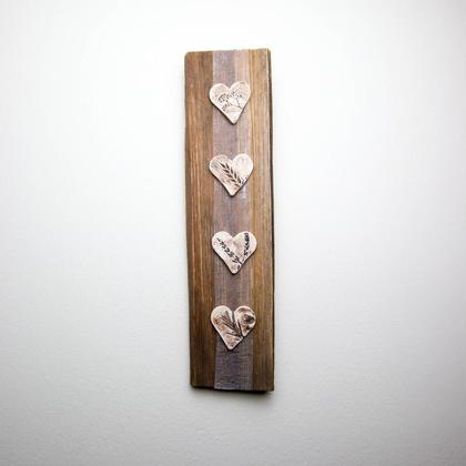 Altholz-Keramik-Bild mit 4 Herzen und Organzaband