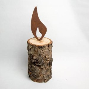 Weihnachtliche Stumpenkerzen mit Rostflamme