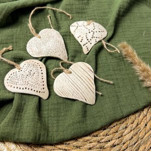Geschenkanhänger Keramik-Herz – gebogen