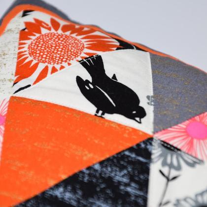 Patchworkpolster orange Dreiecke - Image 2