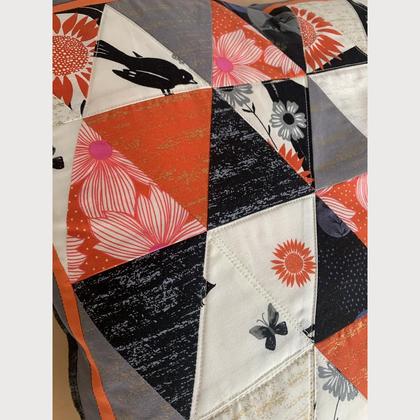 Patchworkpolster orange Dreiecke - Image 3