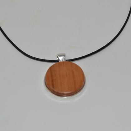 Holz Halskette Kirsche 3 cm Trachtenschmuck Holzschmuck Holz Amulett Holzkette - Image 2