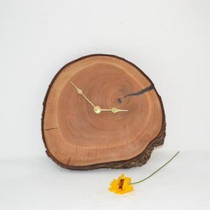 Holz Wanduhr 24×23 cm Wildkirsche Baumscheibenuhr Holzuhr Unikat handmade