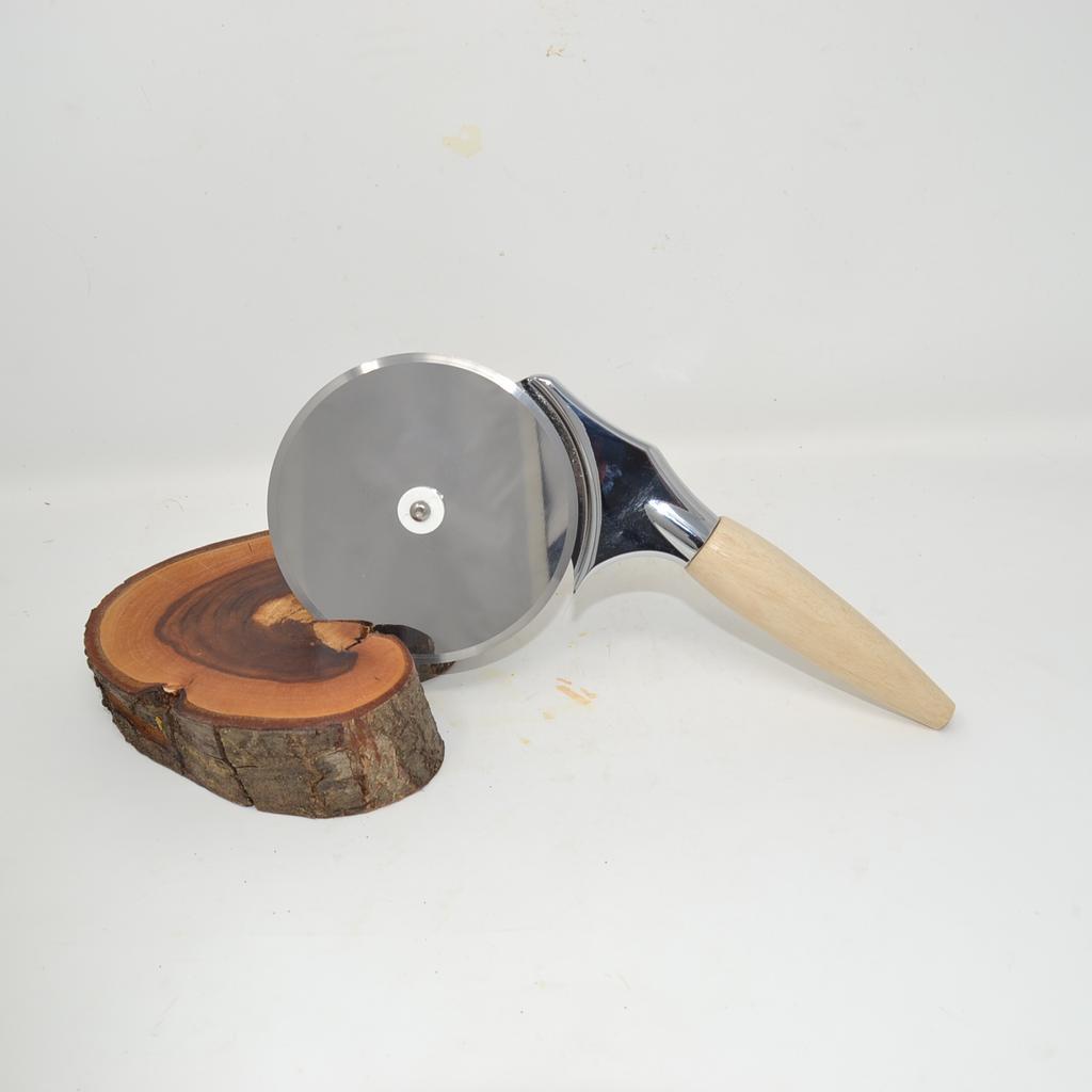 Holz Pizzaschneider massiv aus Hainbuche Handarbeit Unikat
