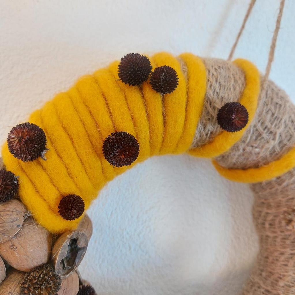 Türkranz Dekokranz ⌀27 cm Nusschalen Handarbeit Naturmaterialien - Image 2