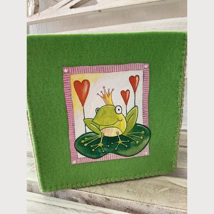 Aufbewahrungsbox  aus Filz  grün mit Frosch