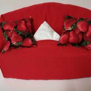 Taschentuchsofa (rot mit Erdbeeren)