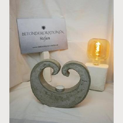 Abstrakte Flamme aus Beton