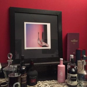 „Mascara“ gerahmt