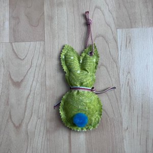 Osterdeko Osterhase aus Stoff – grün
