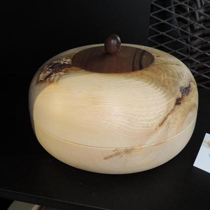 Zirbenbrotdose klein - aufgesetzter Knopf