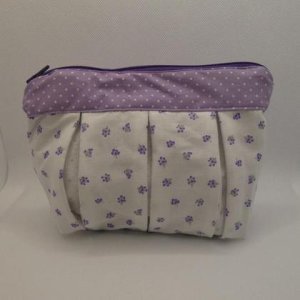 Süße Kosmetiktasche mit Kellerfalten