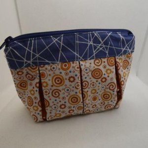 Süße Kosmetiktasche mit Kellerfalten- ein Hingucker